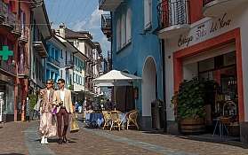 Ascona shopping borgo 1 A Ascona Locarno Tourism foto Alessio Pizzicannella